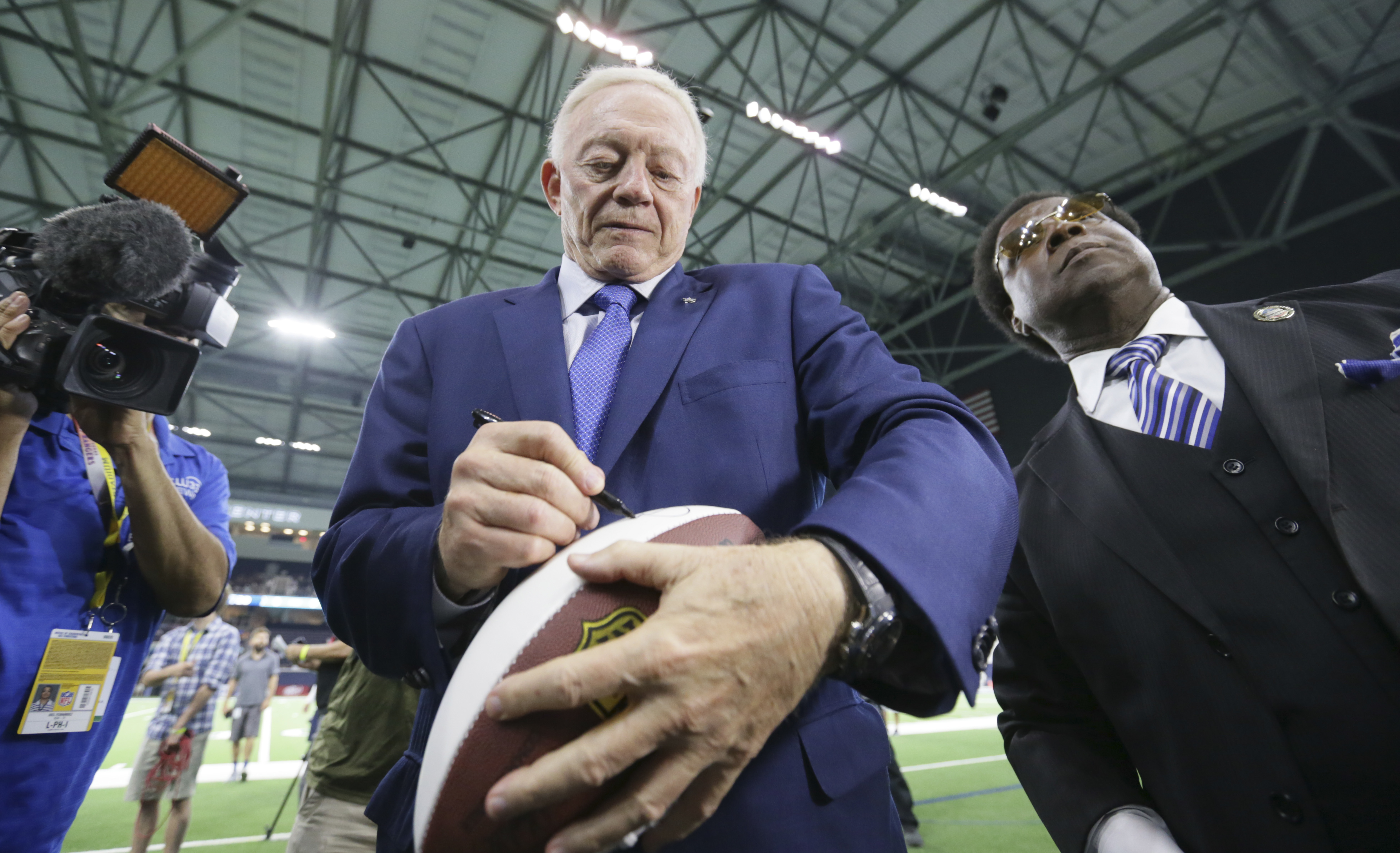 Cowboys Owner Jerry Jones Feels Strongly Against Anthem Protests