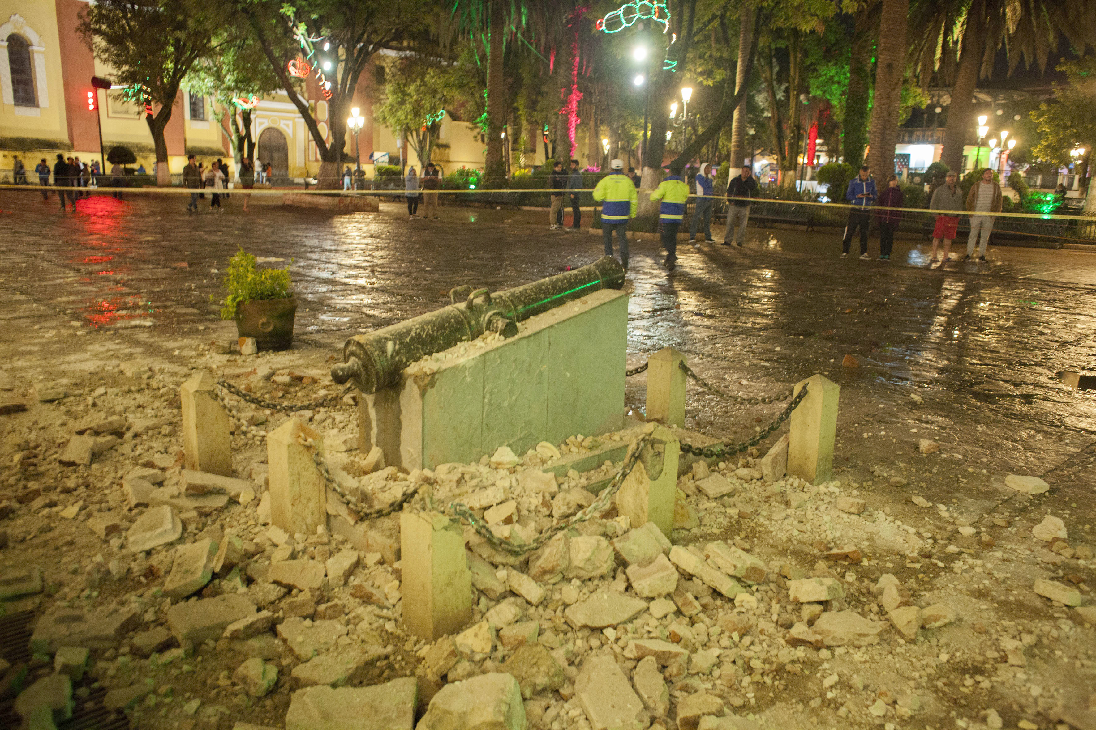 Mexicos Strongest Earthquake In A Century Leaves Dozens Dead